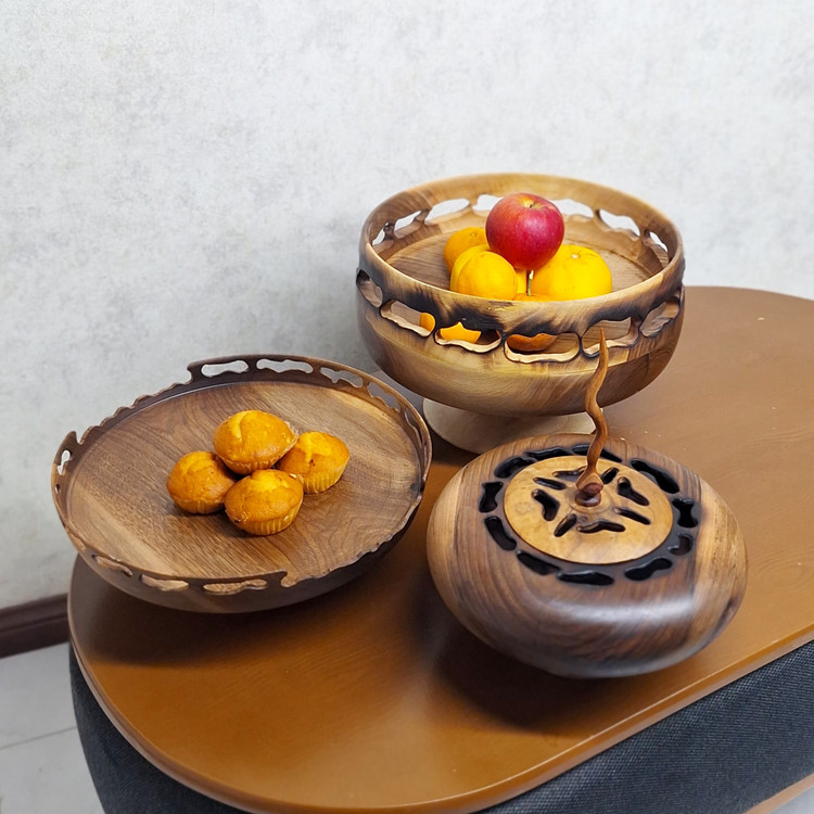سرویس پذیرایی چوبی پایه دار و طرح دار با چوب گردو