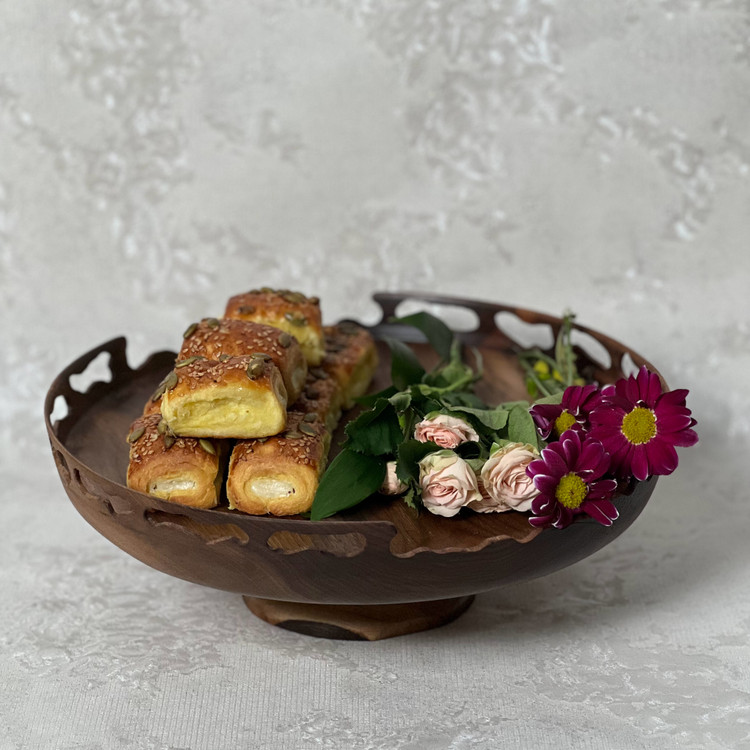 سرویس پذیرایی چوبی پایه دار و طرح دار با چوب گردو