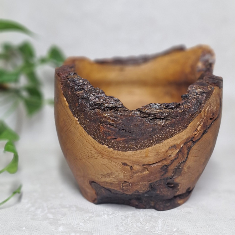 میوه خوری دفُرمه رستیک چوبی با چوب توسکا