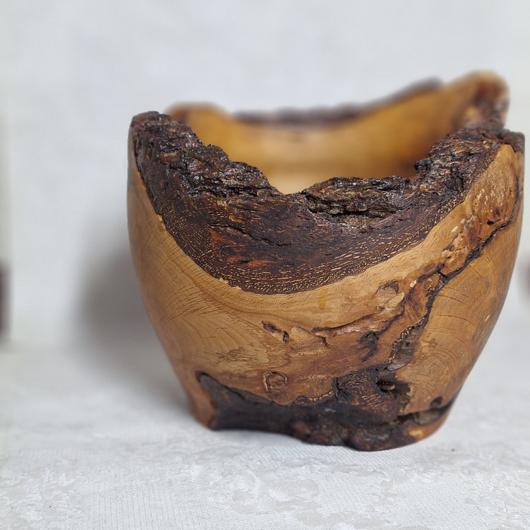 میوه خوری دفُرمه رستیک چوبی با چوب توسکا